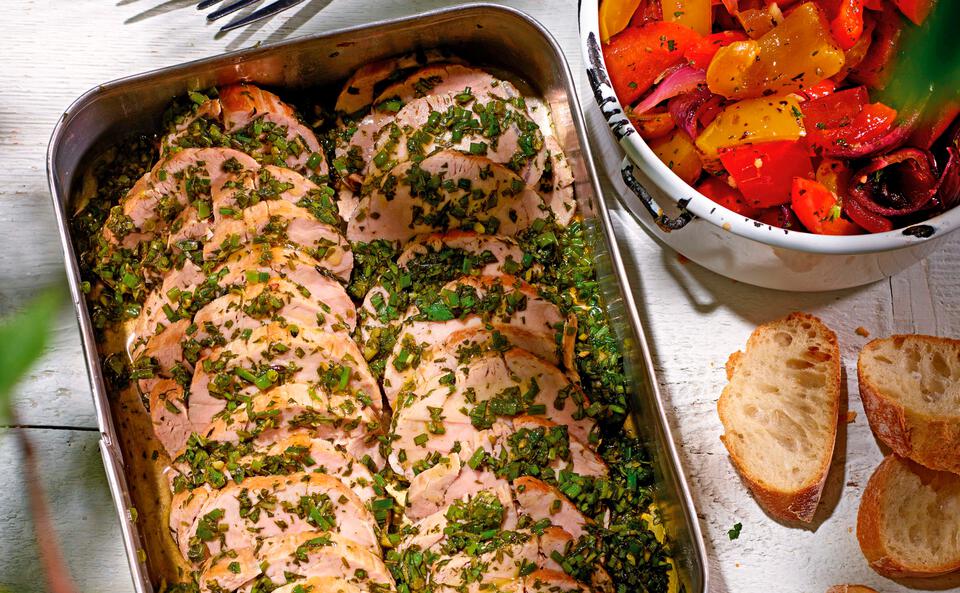 Schweinsfilet mit Salsa Verde und Paprikagemüse