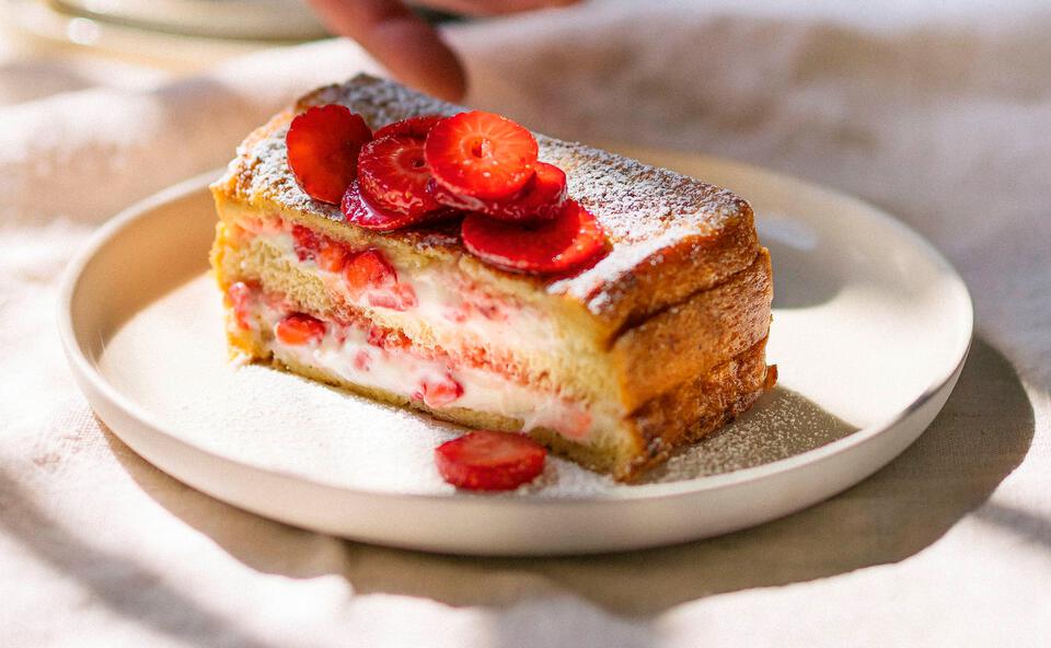 French Toast mit Erdbeer-Cheesecake-Fülle