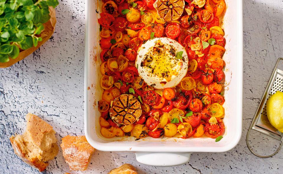Gebackener Ricotta mit bunten Paradeisern