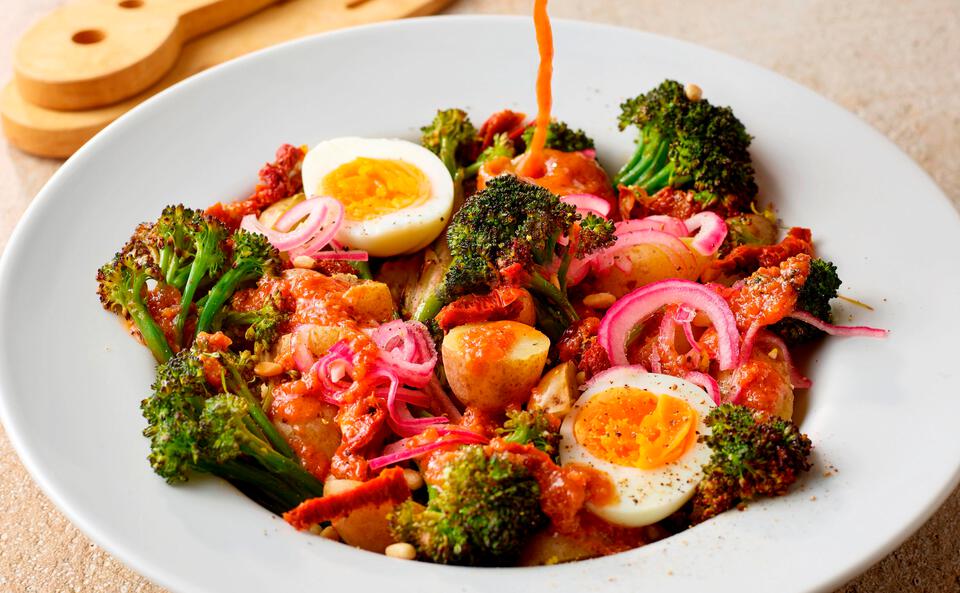 Bunter Erdäpfelsalat mit Paradeiser-Vinaigrette