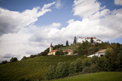 Schloss auf dem Vulkan