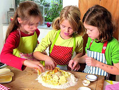 Wir backen Zitronen-Mandel-Kipferl