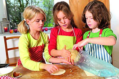 Wir backen Zitronen-Mandel-Kipferl