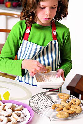 Wir backen Zitronen-Mandel-Kipferl