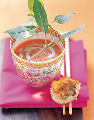 Tomaten-Kokos-Suppe mit Garnelencroûtons