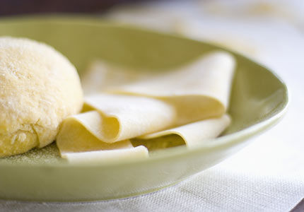 Schinkenravioli mit Krenschäumchen und Jungzwiebeln