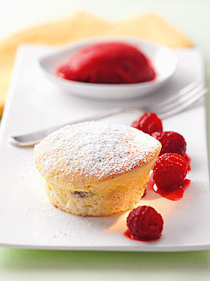 Vanillesoufflés mit Himbeer-Vincotto-Sorbet