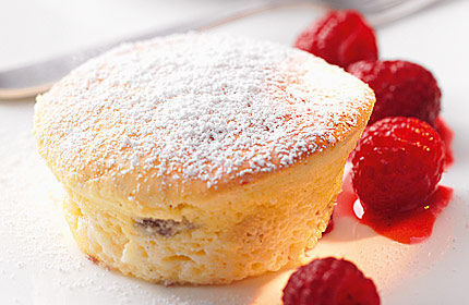 Vanillesoufflés mit Himbeer-Vincotto-Sorbet