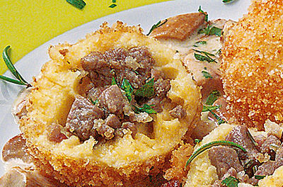Kartoffelknödel mit Wildfülle und Pilzsauce