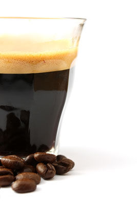 Kaffeesoufflé mit marinierten Herzkirschen