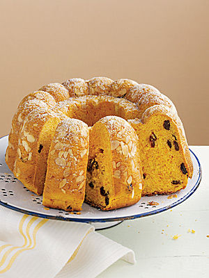 Kürbis-Gugelhupf mit Rosinen