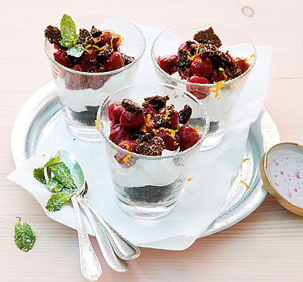 Trifle mit Sauerkirschen