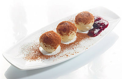 Punschknödel mit Vanillesauce