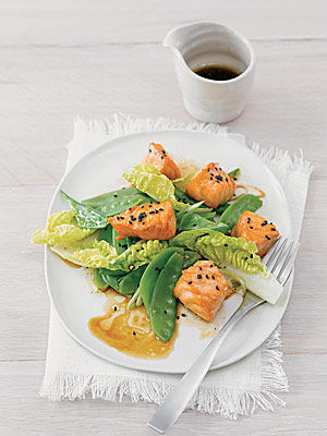 Zuckerschotensalat mit Teriyaki-Lachs