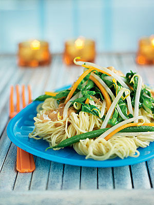 Nudelsalat mit Erdnusssauce
