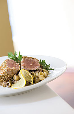 Pipette Rigate mit Olivenpesto und Thunfischfilet