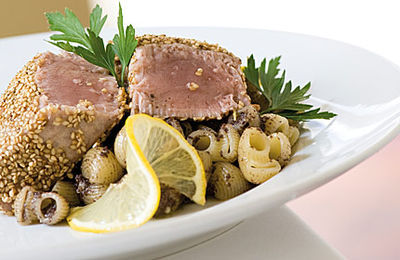 Pipette Rigate mit Olivenpesto und Thunfischfilet