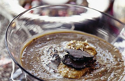 Linsensuppe mit gebratener Kaninchenleber