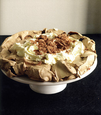 Schokoladen-Pavlova mit Limetten und Passionsfrucht