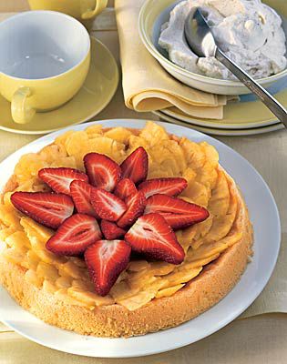 Ananas-Erdbeer-Kuchen mit Sahne