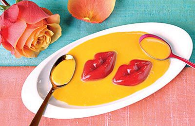 Erdbeermund in Mango-Kokos-Creme