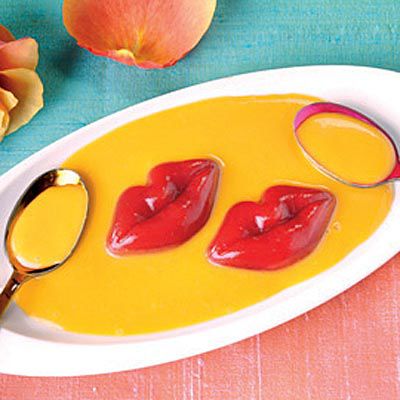 Erdbeermund in Mango-Kokos-Creme