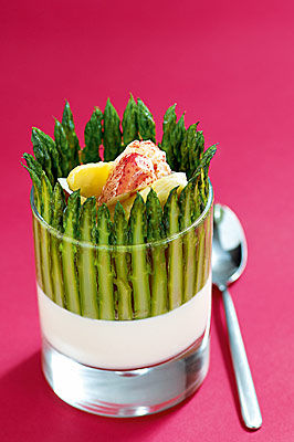 Cocktail von Spargelsalat und Spargelmousse