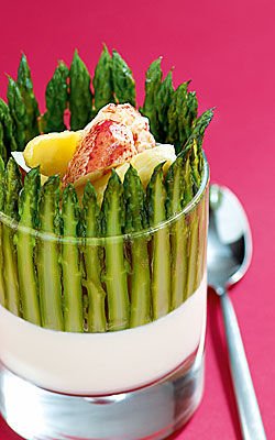 Cocktail von Spargelsalat und Spargelmousse