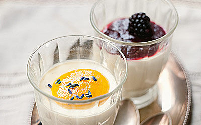 Panna cotta mit Brombeersauce