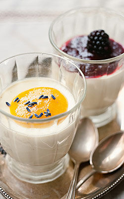 Panna cotta mit Brombeersauce