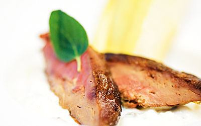 Hühnerleber auf Majoransalat