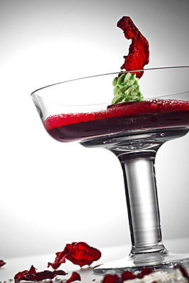 Rote-Rüben-Schaumsuppe mit Wasabimousse