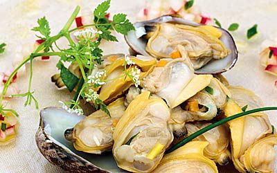 Venusmuscheln mit Radieschen-Vinaigrette