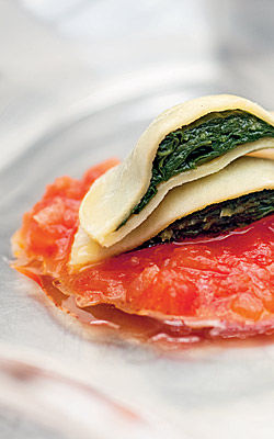 Bärlauch-Ravioli mit geschmolzenen Paradeisern