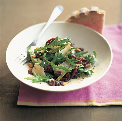 Rucola-Avocado-Salat mit Pinienkernen