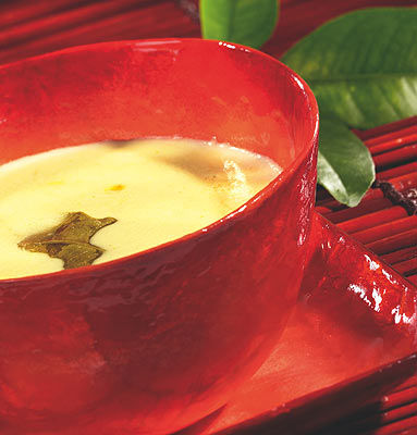Suppe von Curry, Kokos und roten Linsen