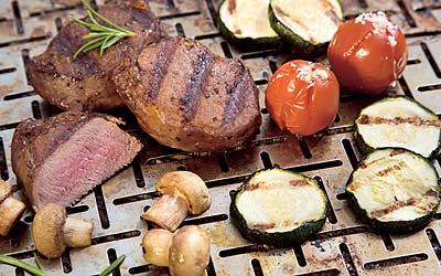 Gegrillte Steaks vom Damhirsch