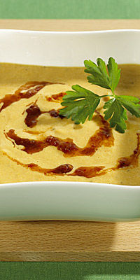 Karotten-Blutorangen-Suppe mit Winterpesto
