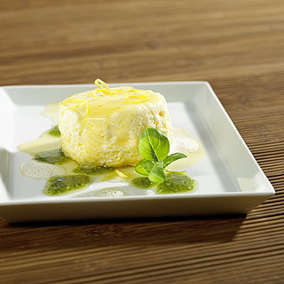 Marens Quarksoufflé mit geeistem Basliliku-Pesto