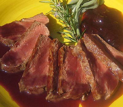 Rind im Ganzen mit Zwetschken-Destillat