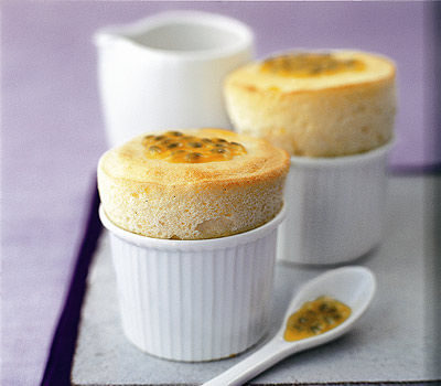 Vanille-Mango-Soufflés mit Maracujasirup