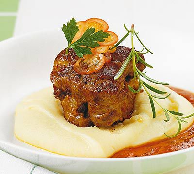 Mit Tomaten geschmorter Ochsenschlepp