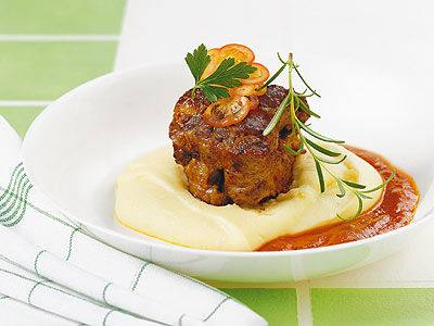 Mit Tomaten geschmorter Ochsenschlepp
