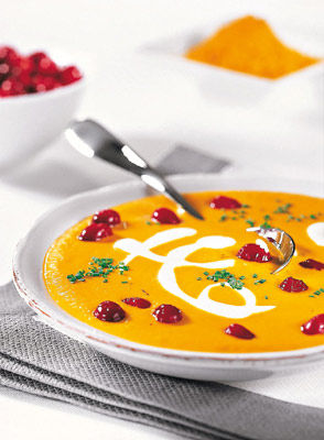 Karottensuppe mit Cranberrys