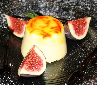 Safran Panna Cotta mit Feigen