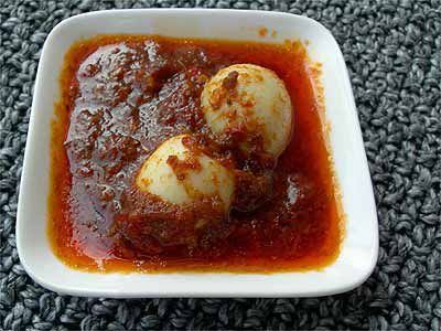 Sambal-Wachteleisauce