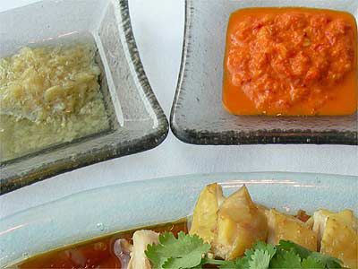 Chilisauce und Ingwer-Knoblauchmischung