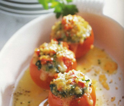 Gefüllte Tomaten mit Käse überbacken