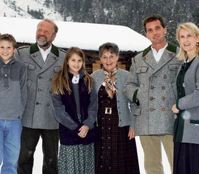 Familie Gerharter und Familie Hausleitner tischen auf