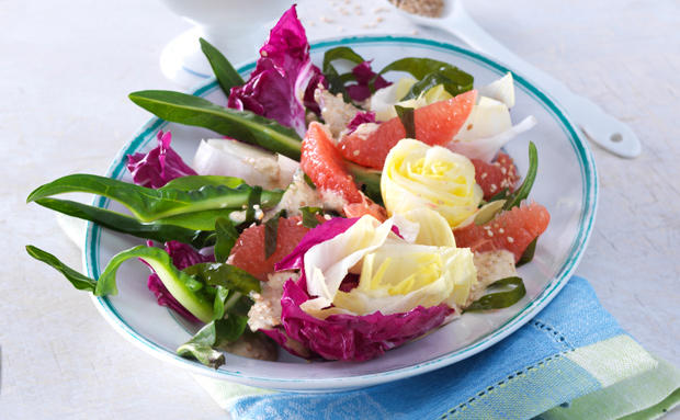 Bild: GUSTO / Ulrike Köb Bittersalat mit Wakame und Grapefruit